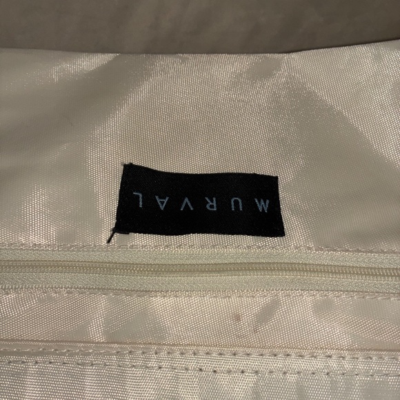 Elegant Murval Black and Cream Tote Bag - Picture 6 of 9